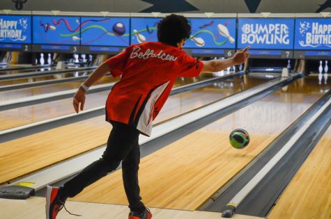 KNOCK’EM DOWN: Anthony Bellahcen, sophomore, throws the bowling ball down the alley at the teams practice on Nov. 22. 
