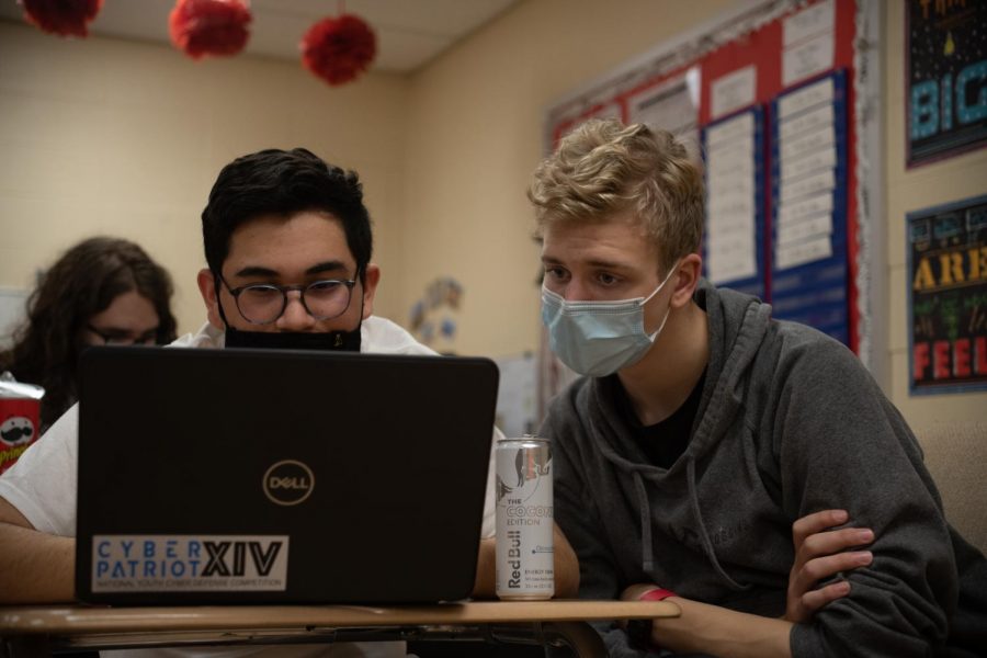 HARD AT WORK Deciphering images, Lorenzo Gutierrez, senior, and Stephen Glombicki, freshman, explain how they prepare for a competition. “(We) look at and use lots of practice images,” Lorenzo said. 