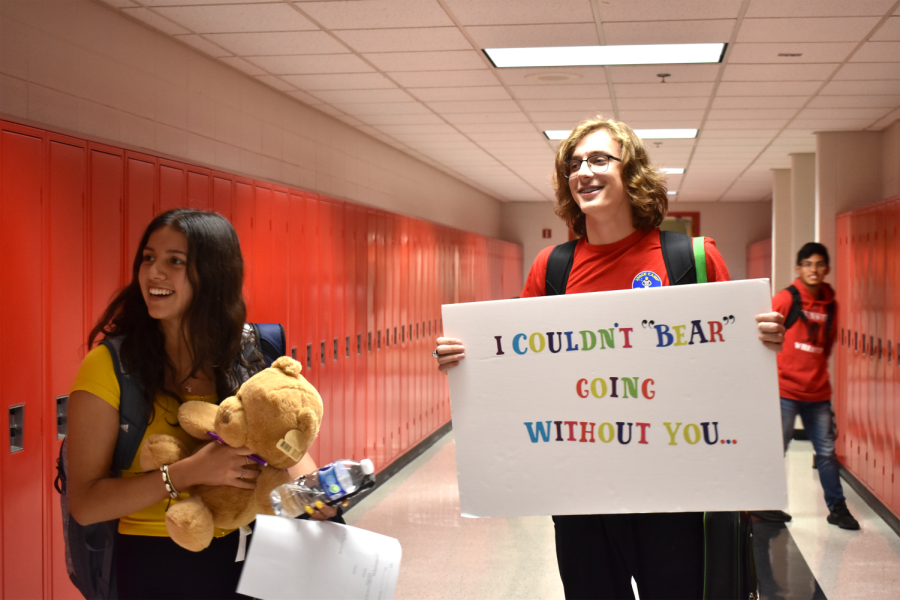 A BEARY HAPPY HOMECOMING At the end of the school day, Chris Kubisty, sophomore, asks Jennifer Barajas, sophomore, to homecoming with a sign. 