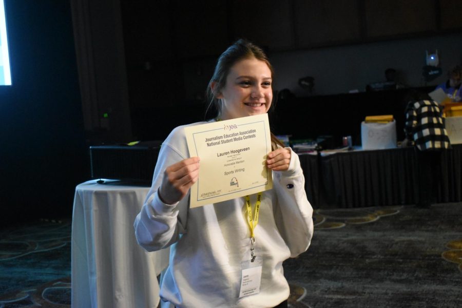 MAKING HER MARK Posing at the St. Louis National Student Media Convention, Lauren Hoogeveen, junior and story editor, receives an Honorable Mention in Sports Writing. 