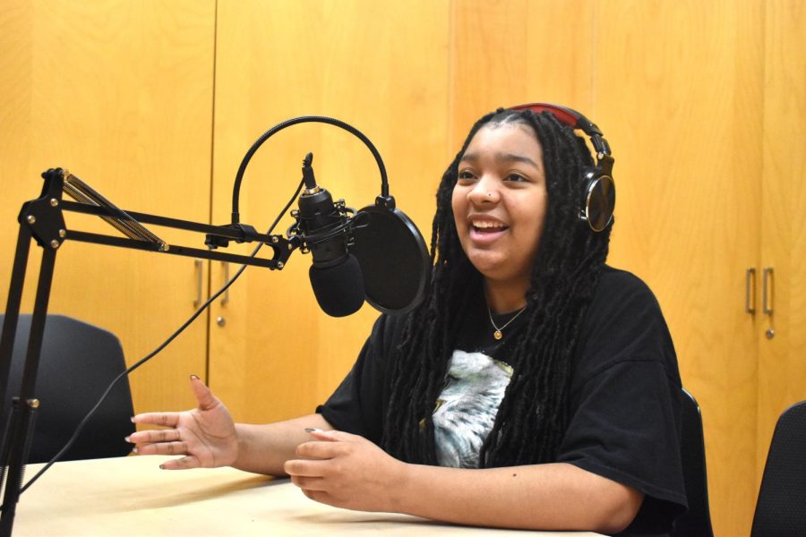 WHAT’S ON YOUR MIND? Speaking into the microphone, Kameryn Hubbard, junior, mock-records an episode of her podcast, “Teenage Audience,” in the Fab Lab’s podcast room. She typically records the episodes using a microphone that connects to her phone. “I love being able to express my beliefs on certain topics by talking to other people about it because while helping myself, I can help others, and this is the perfect way to do it,” Kameryn said.  

