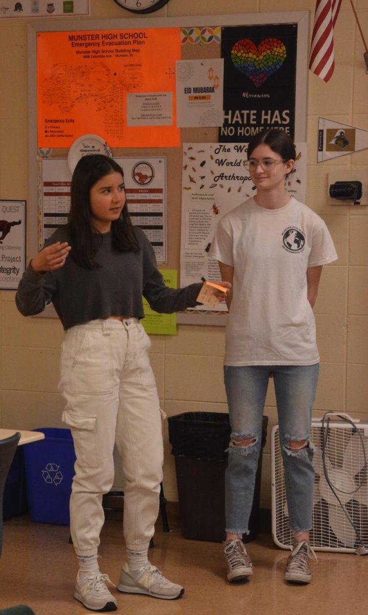 HERE’S THE SCOOP Standing in front of the class during the April 11 Environmental Club meeting, seniors Lily Hestjean and Eden Cook, explain the preparation needed for the upcoming Earth Day event. 
